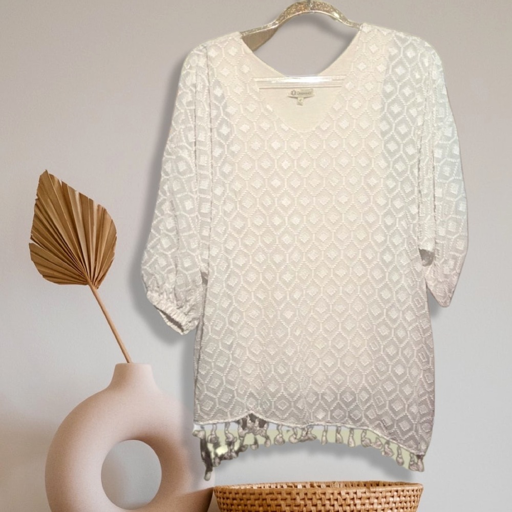 Democracy White Crochet Lace V-Neck Tassel Hem Blouse
